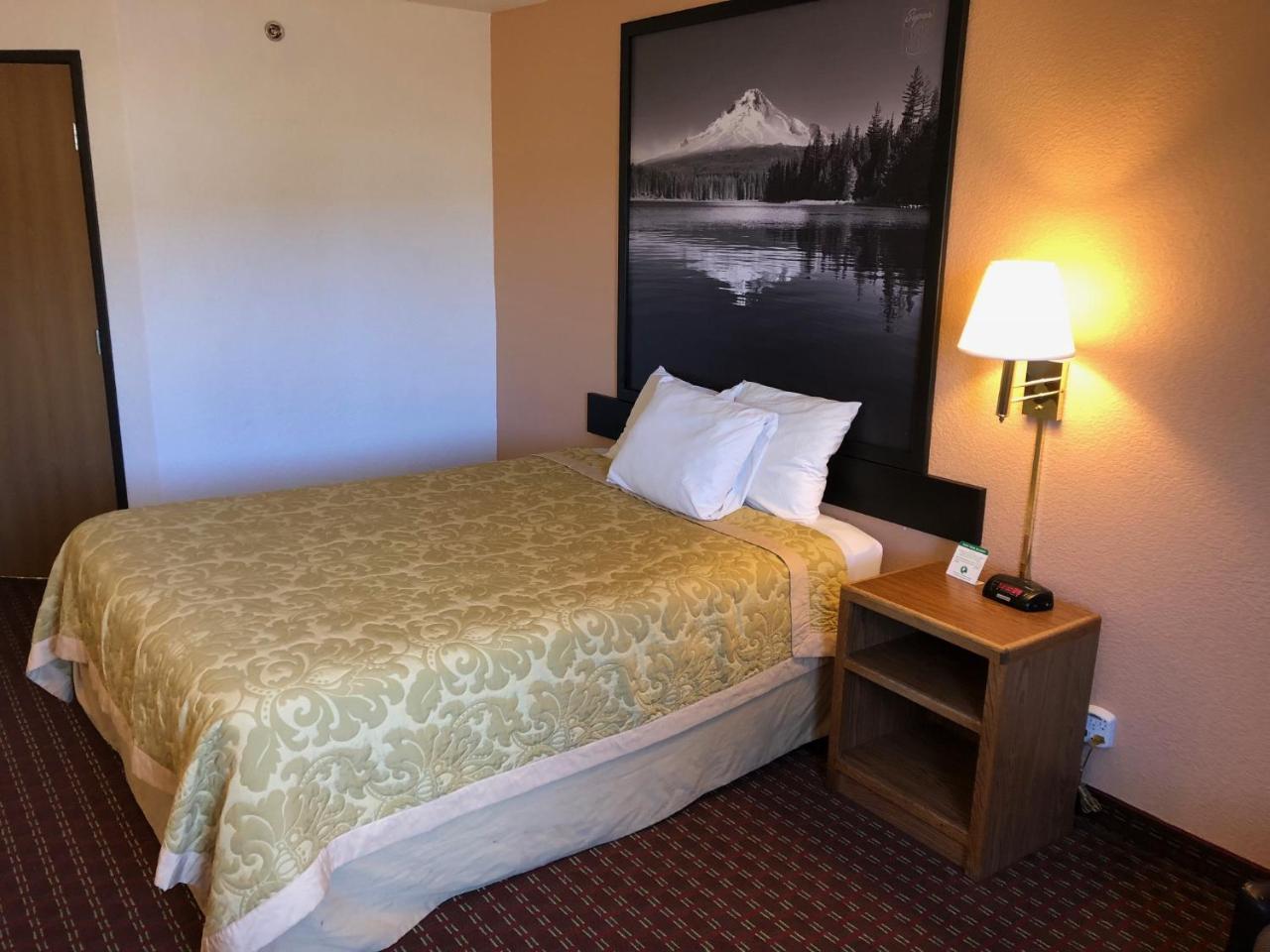 Super 8 By Wyndham The Dalles Or Exterior photo