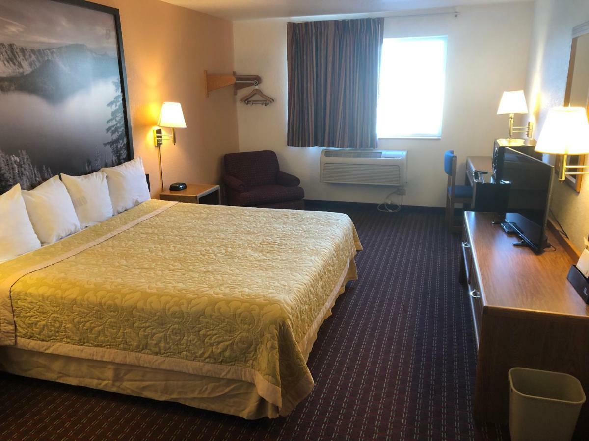 Super 8 By Wyndham The Dalles Or Exterior photo