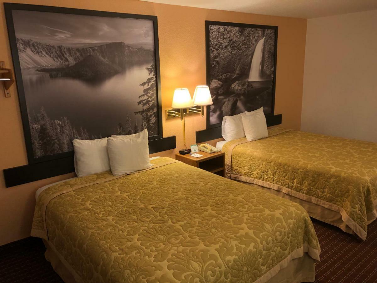Super 8 By Wyndham The Dalles Or Exterior photo